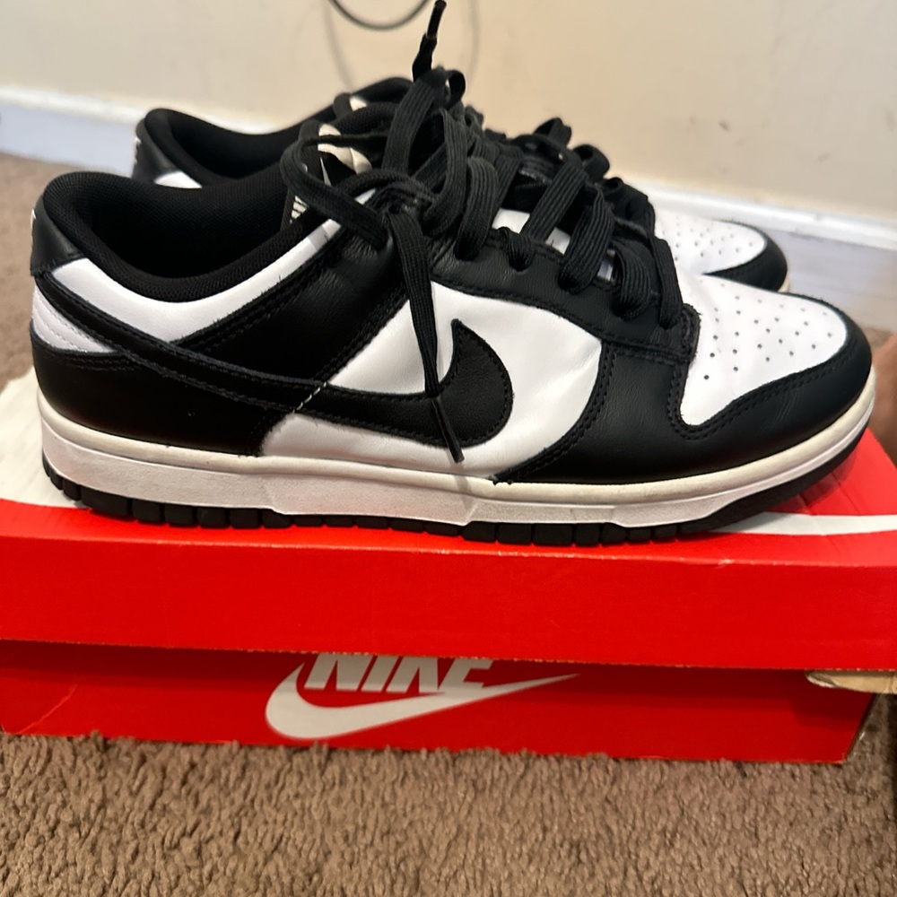 Nike Men's Classic Black and White Sneakers